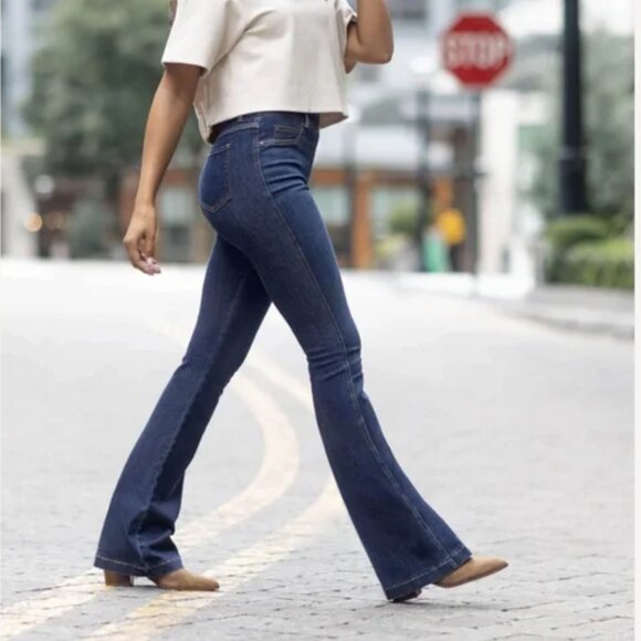 SPANX Tummy & Booty Sculpting Indigo blue Denim Stretch Flare bootcut Jeans M - Picture 1 of 5